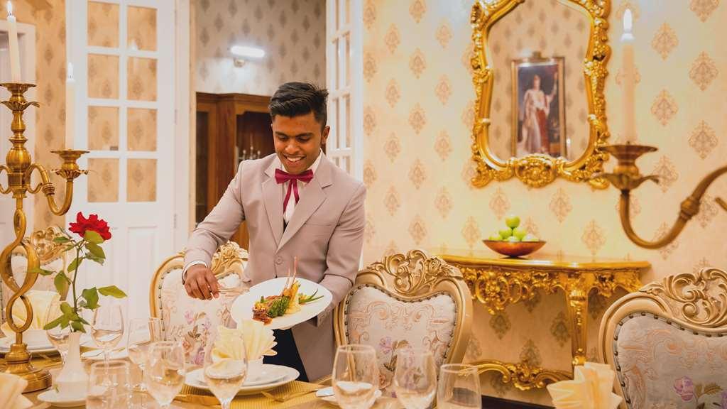 The Westbury Palace Nuwara Eliya Servis gambar